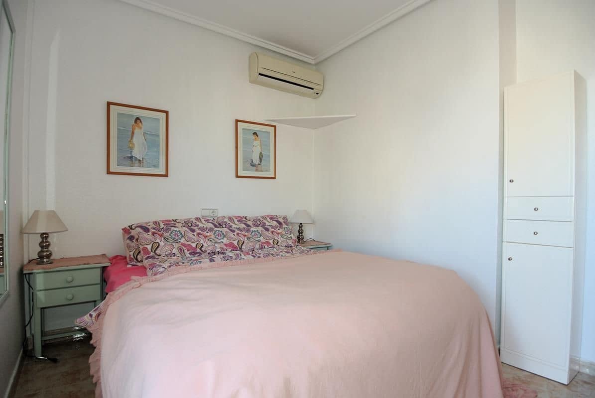 3 slaapkamer Halfvrijstaande villa te koop in Playa Flamenca met zwembad garage - € 289.000 (Ref: 9956814)