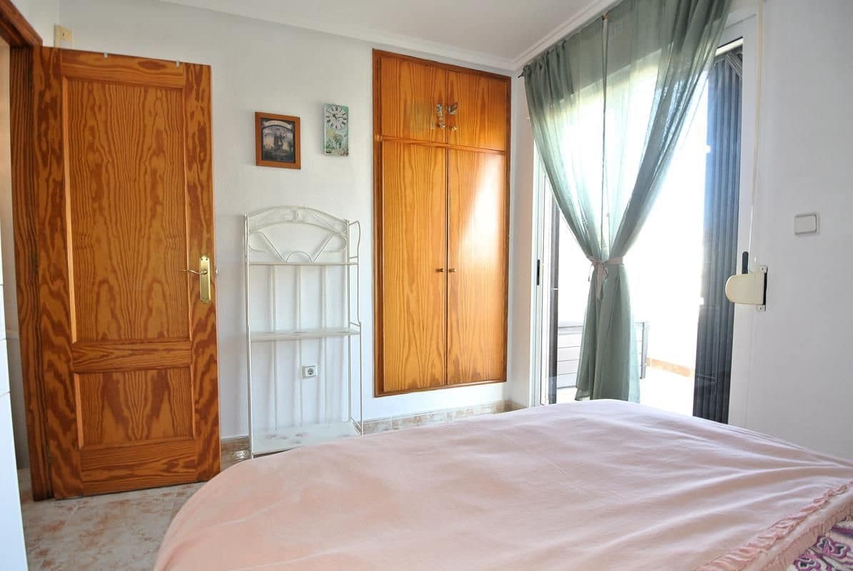 3 slaapkamer Halfvrijstaande villa te koop in Playa Flamenca met zwembad garage - € 289.000 (Ref: 9956814)