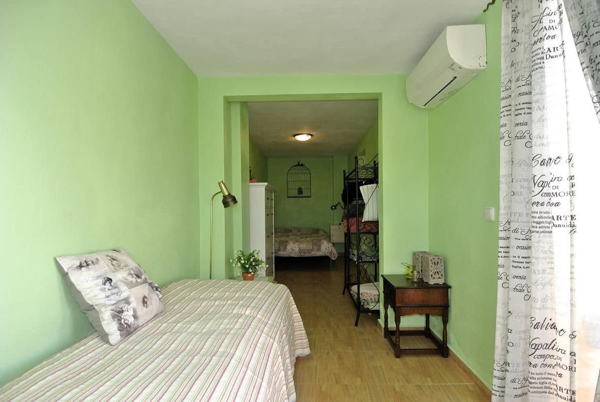 3 slaapkamer Halfvrijstaande villa te koop in Playa Flamenca met zwembad garage - € 289.000 (Ref: 9956814)