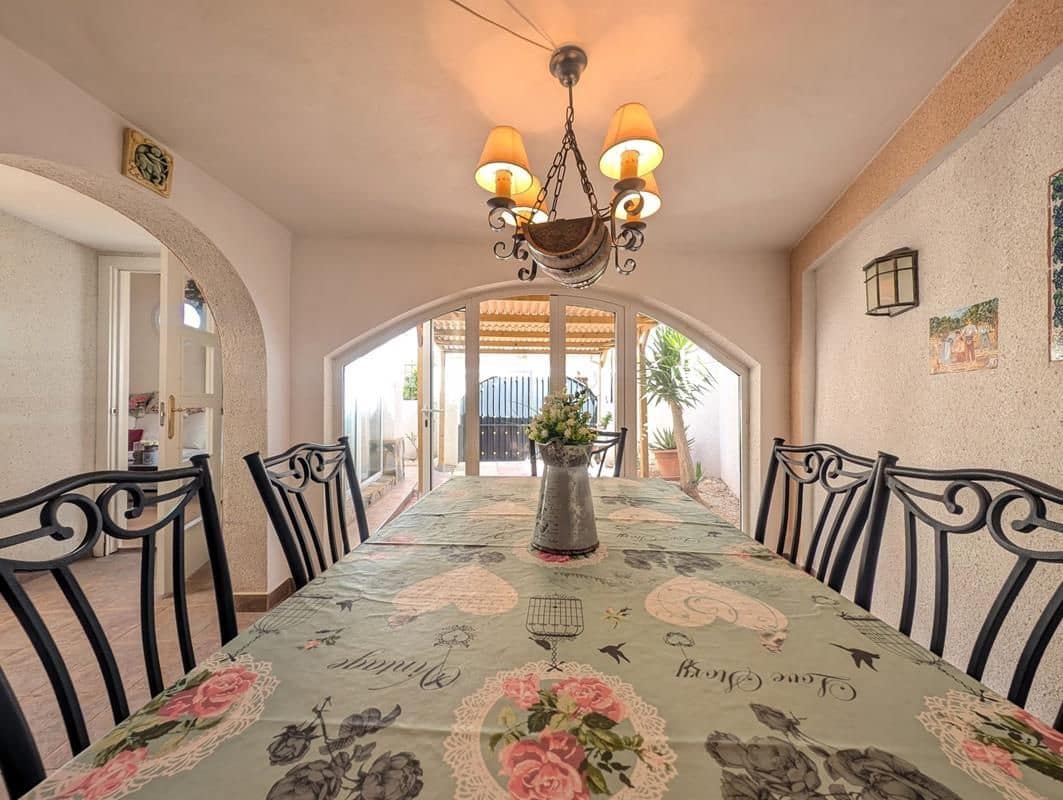 3 slaapkamer Halfvrijstaande villa te koop in Playa Flamenca met zwembad garage - € 289.000 (Ref: 9956814)