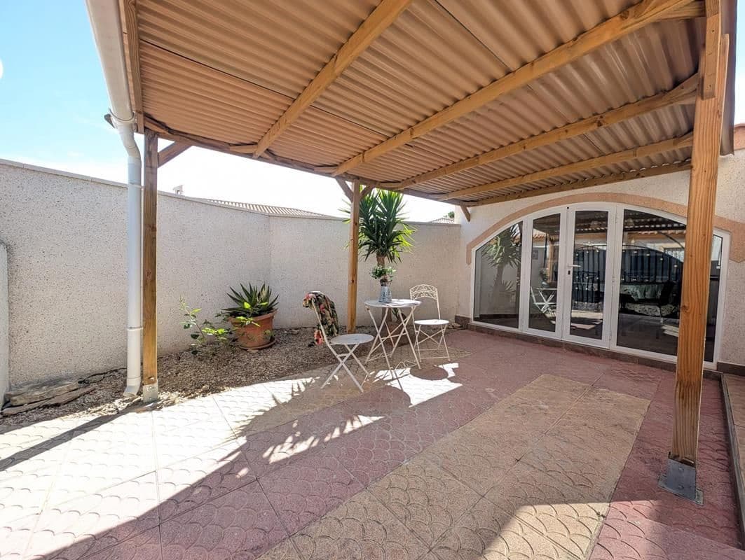 3 slaapkamer Halfvrijstaande villa te koop in Playa Flamenca met zwembad garage - € 289.000 (Ref: 9956814)