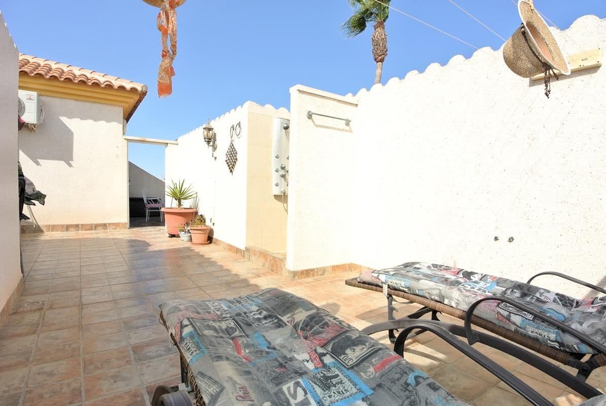 3 slaapkamer Halfvrijstaande villa te koop in Playa Flamenca met zwembad garage - € 289.000 (Ref: 9956814)