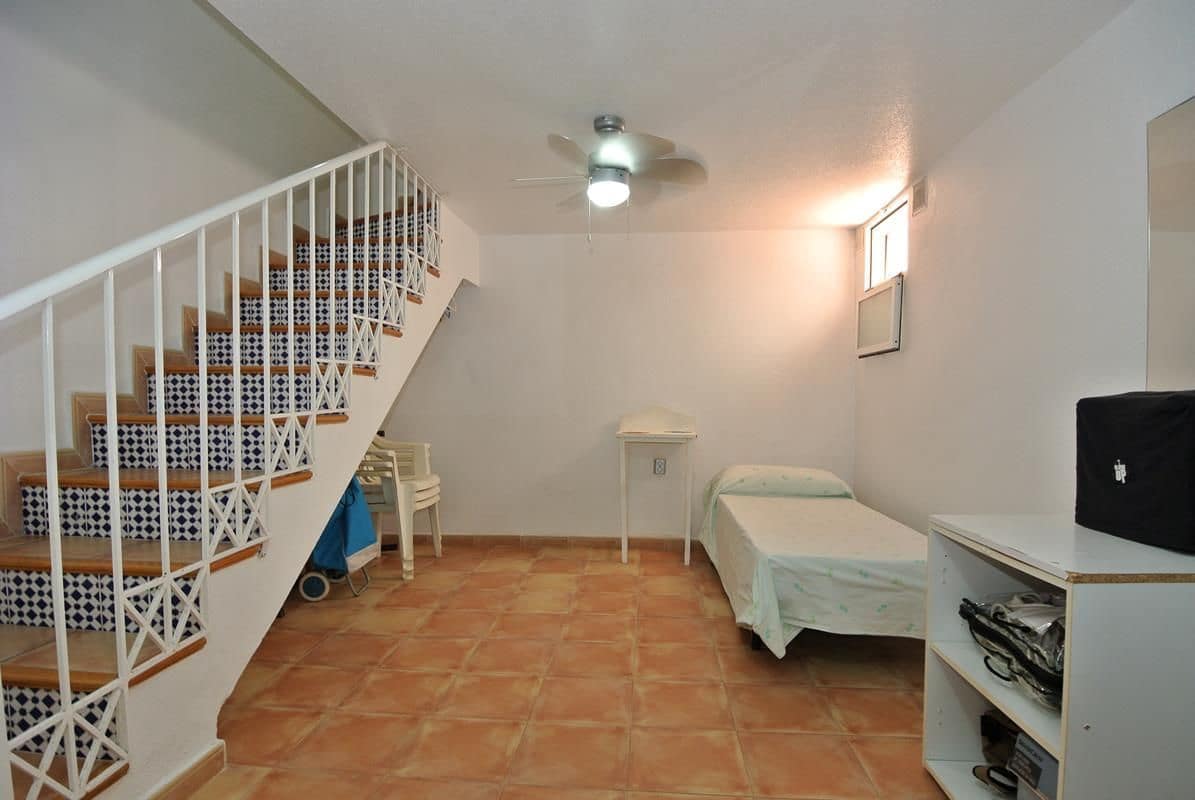3 bedroom Semi-detached Villa for sale in Torrevieja with pool garage - € 296,000 (Ref: 9956815)
