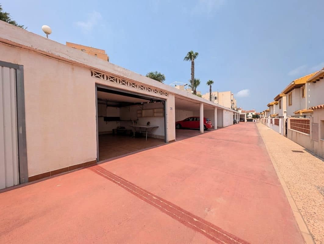 3 bedroom Semi-detached Villa for sale in Torrevieja with pool garage - € 296,000 (Ref: 9956815)