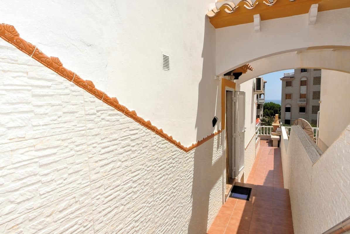 3 bedroom Semi-detached Villa for sale in Torrevieja with pool garage - € 296,000 (Ref: 9956815)