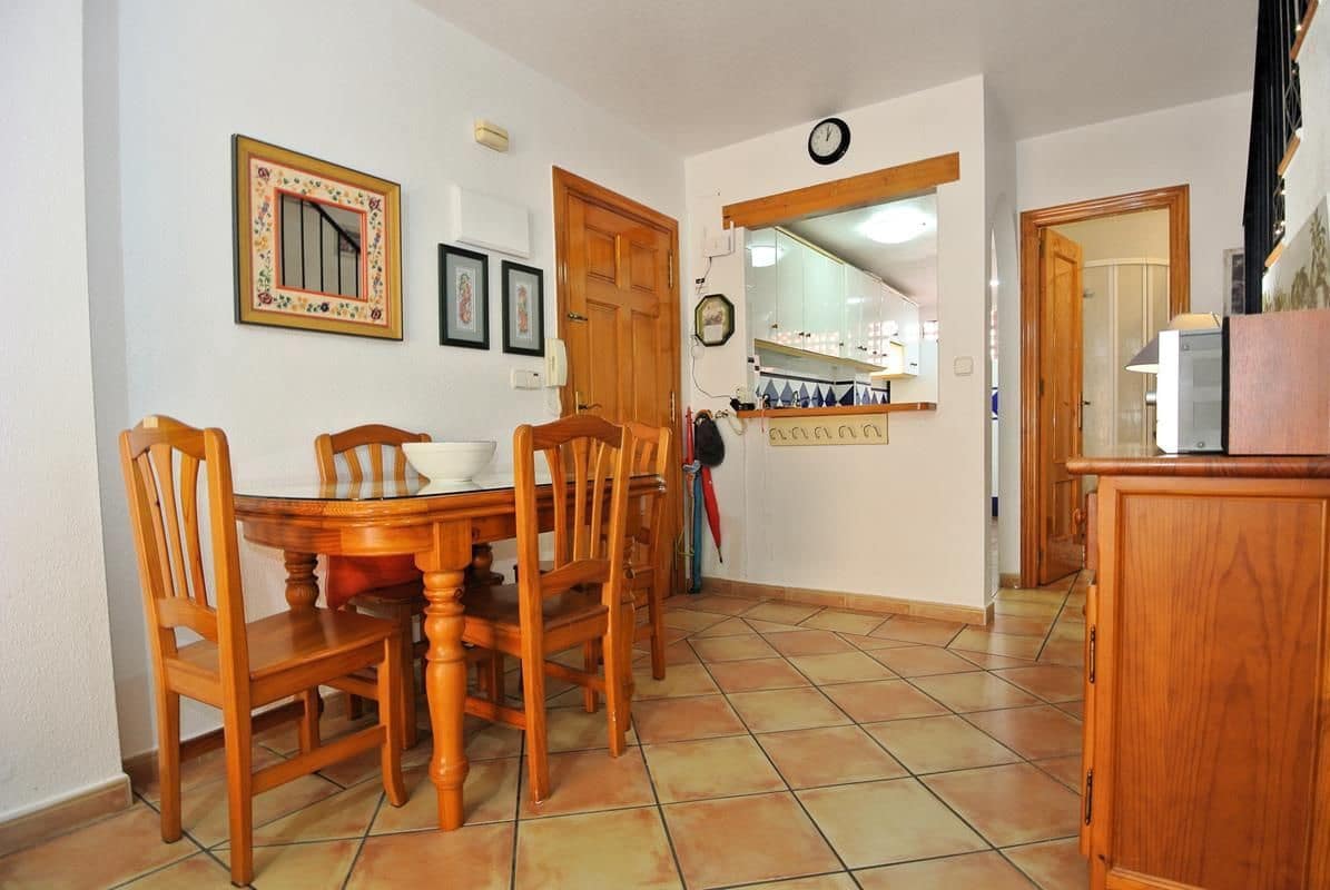 3 bedroom Semi-detached Villa for sale in Torrevieja with pool garage - € 296,000 (Ref: 9956815)