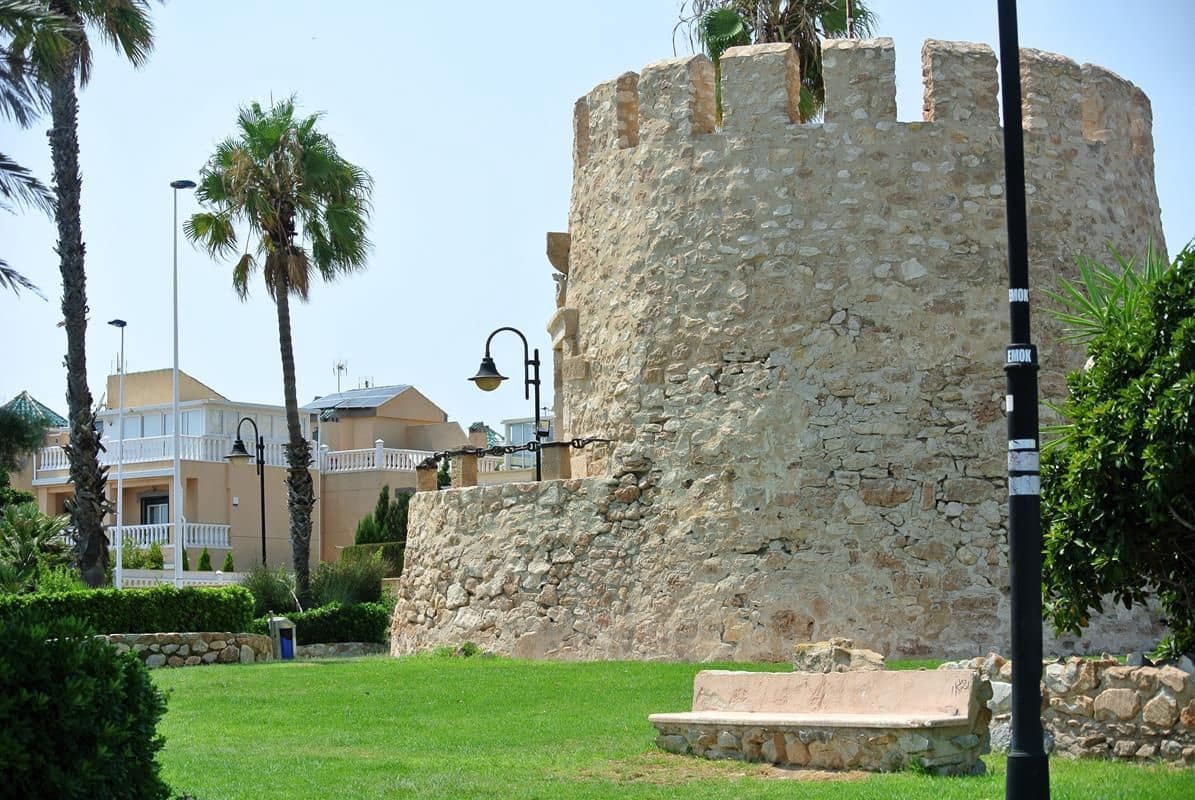 3 bedroom Semi-detached Villa for sale in Torrevieja with pool garage - € 296,000 (Ref: 9956815)