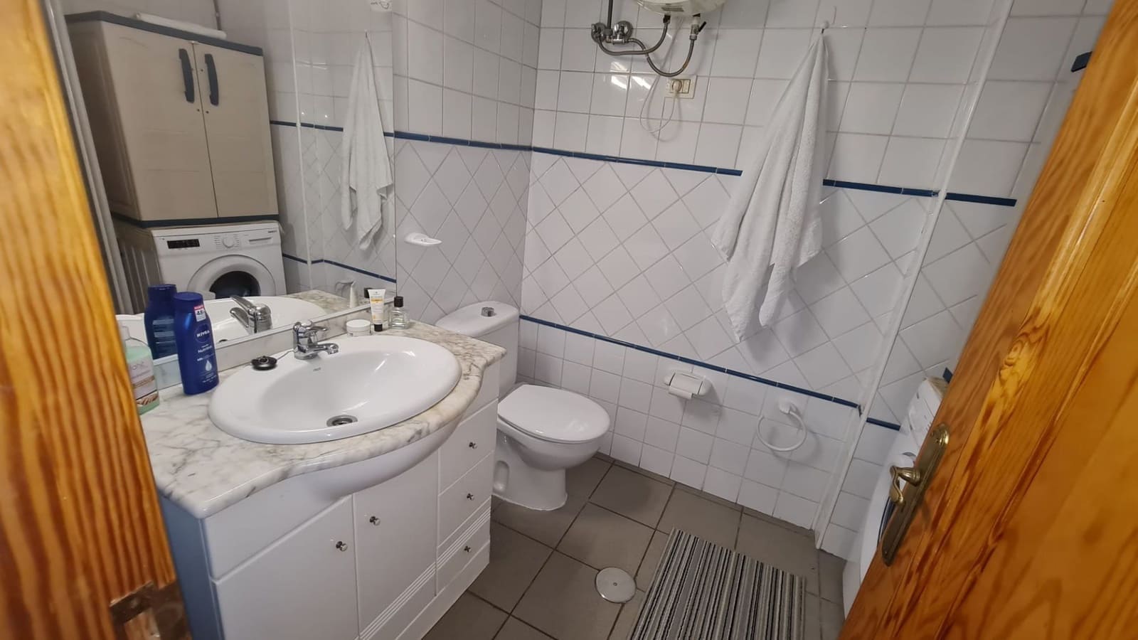 2 Zimmer Apartment zu vermieten in Los Cristianos mit Pool Garage - 1.500 € (Ref: 10036338)