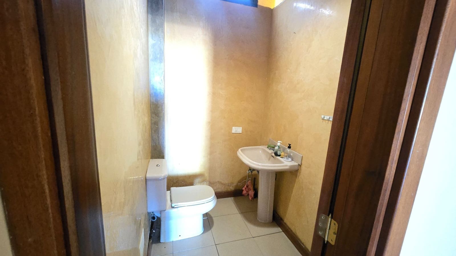 Commercieel te koop in Adeje - € 210.000 (Ref: 10168156)