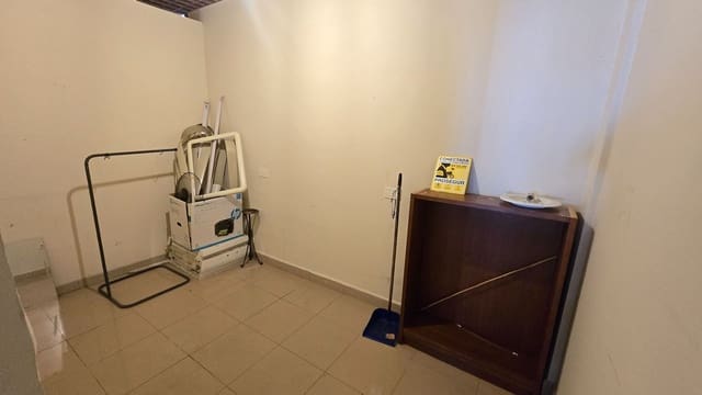 Commercieel te koop in Casco Urbano, Adeje - € 210.000 (Ref: 10168156)