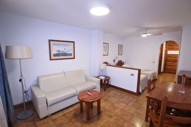Yksiö vuokrattavana paikassa Playa de las Americas, Arona mukana uima-altaan - 1 950 € (Ref: 5486152)
