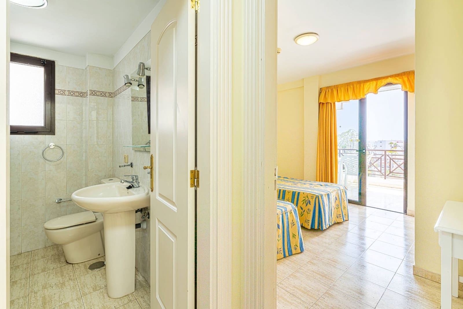 1 sovrum Lägenhet att hyra i Arona med pool - 1 700 € (Ref: 6211940)