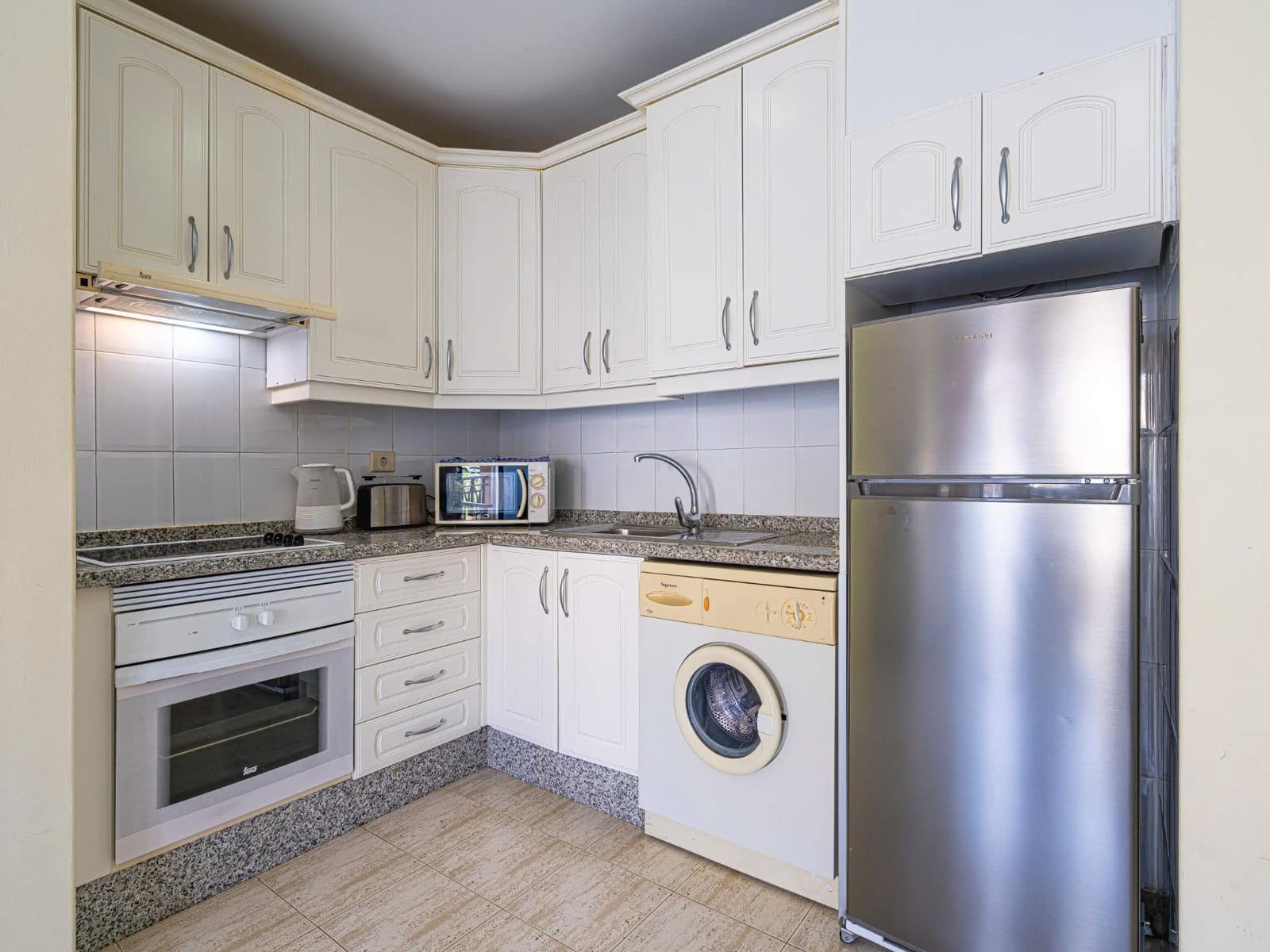 1 sovrum Lägenhet att hyra i Arona med pool - 1 700 € (Ref: 6211940)