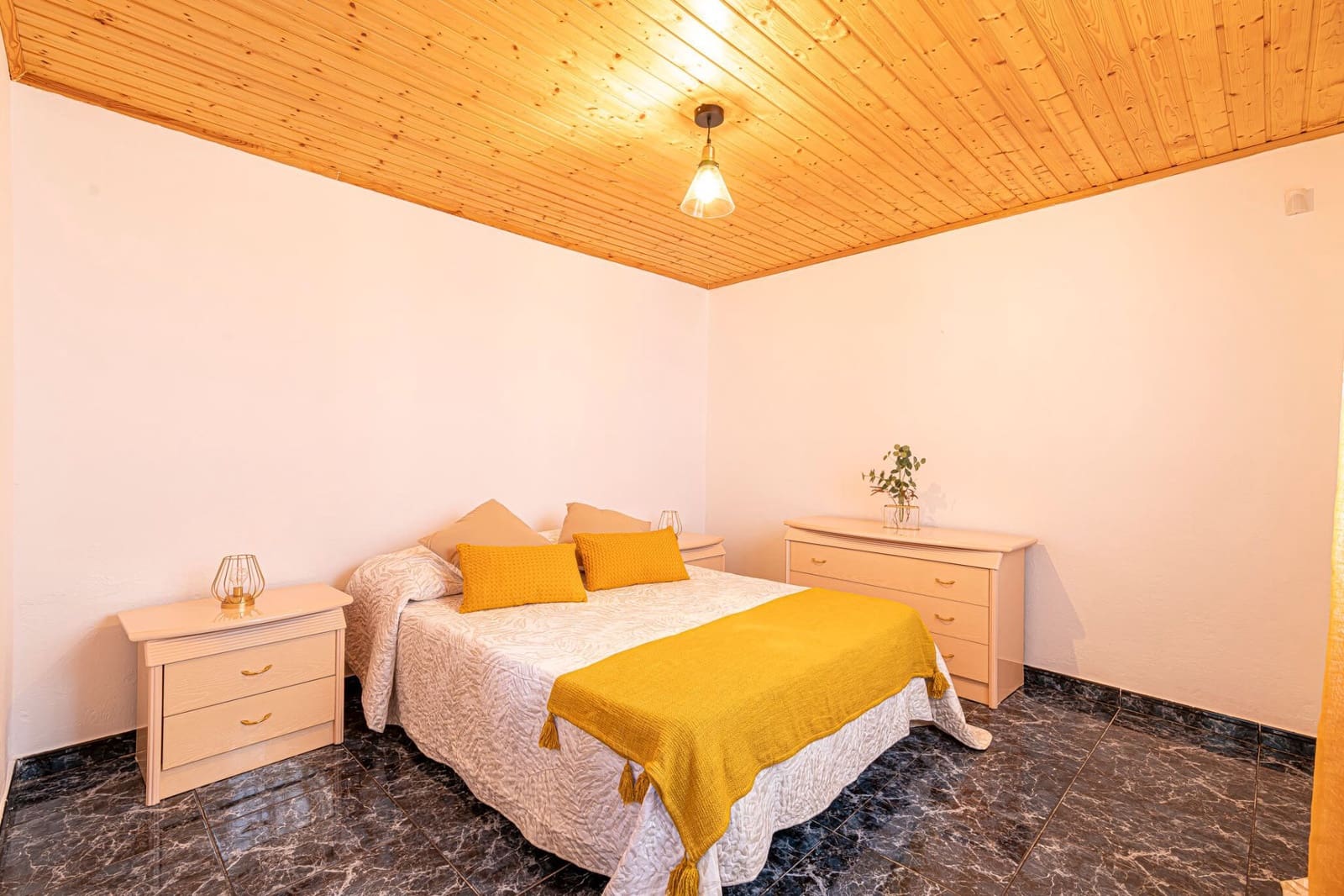 Appartement de 1 chambre à louer à Chimiche - 770 € (Ref: 6365947)