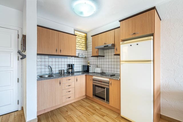 Appartement de 2 chambres à louer à Los Cristianos, Arona - 1 400 € (Ref: 7467860)