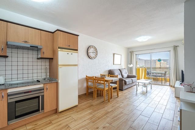 Appartement de 2 chambres à louer à Los Cristianos, Arona - 1 400 € (Ref: 7467860)