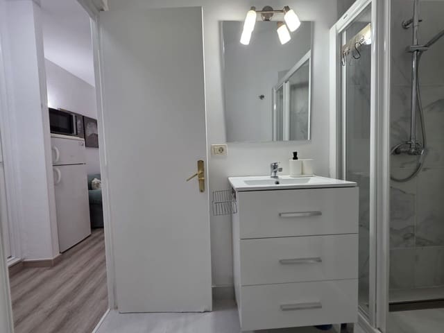 Appartement de 1 chambre à louer à Los Cristianos, Arona - 1 200 € (Ref: 7524122)