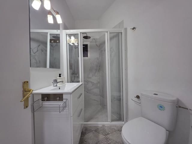 Appartement de 1 chambre à louer à Los Cristianos, Arona - 1 200 € (Ref: 7524122)