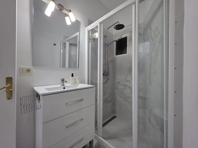 Appartement de 1 chambre à louer à Los Cristianos, Arona - 1 200 € (Ref: 7524122)