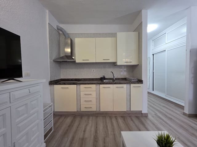 Appartement de 1 chambre à louer à Los Cristianos, Arona - 1 200 € (Ref: 7524122)