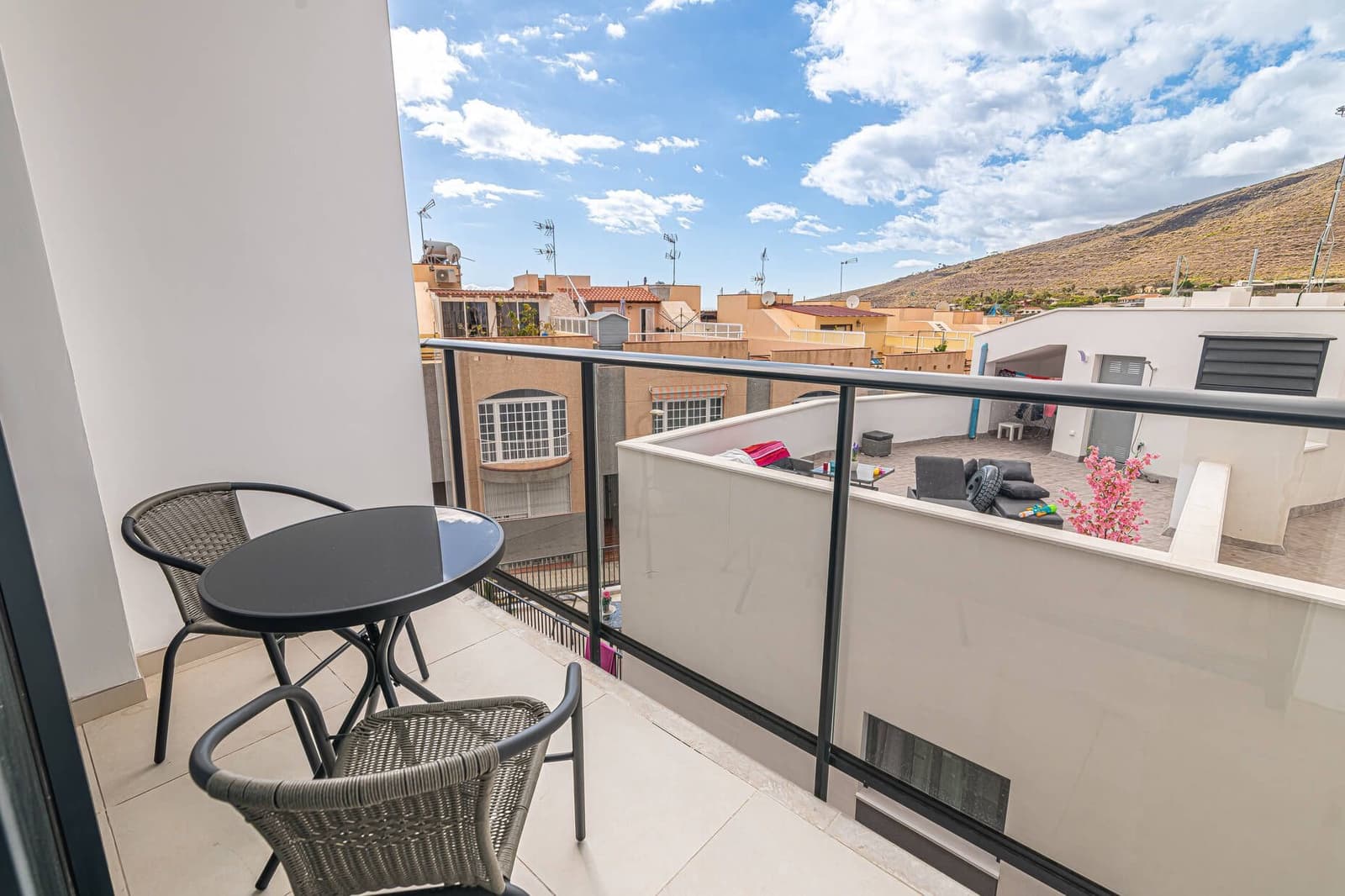 2 bedroom Flat for rent in Adeje with pool garage - € 1,200 (Ref: 8242328)