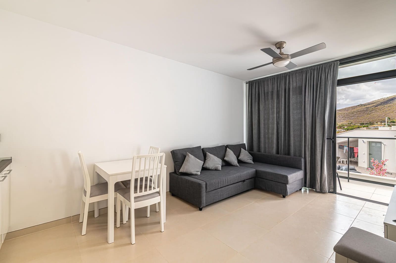 2 bedroom Flat for rent in Adeje with pool garage - € 1,200 (Ref: 8242328)