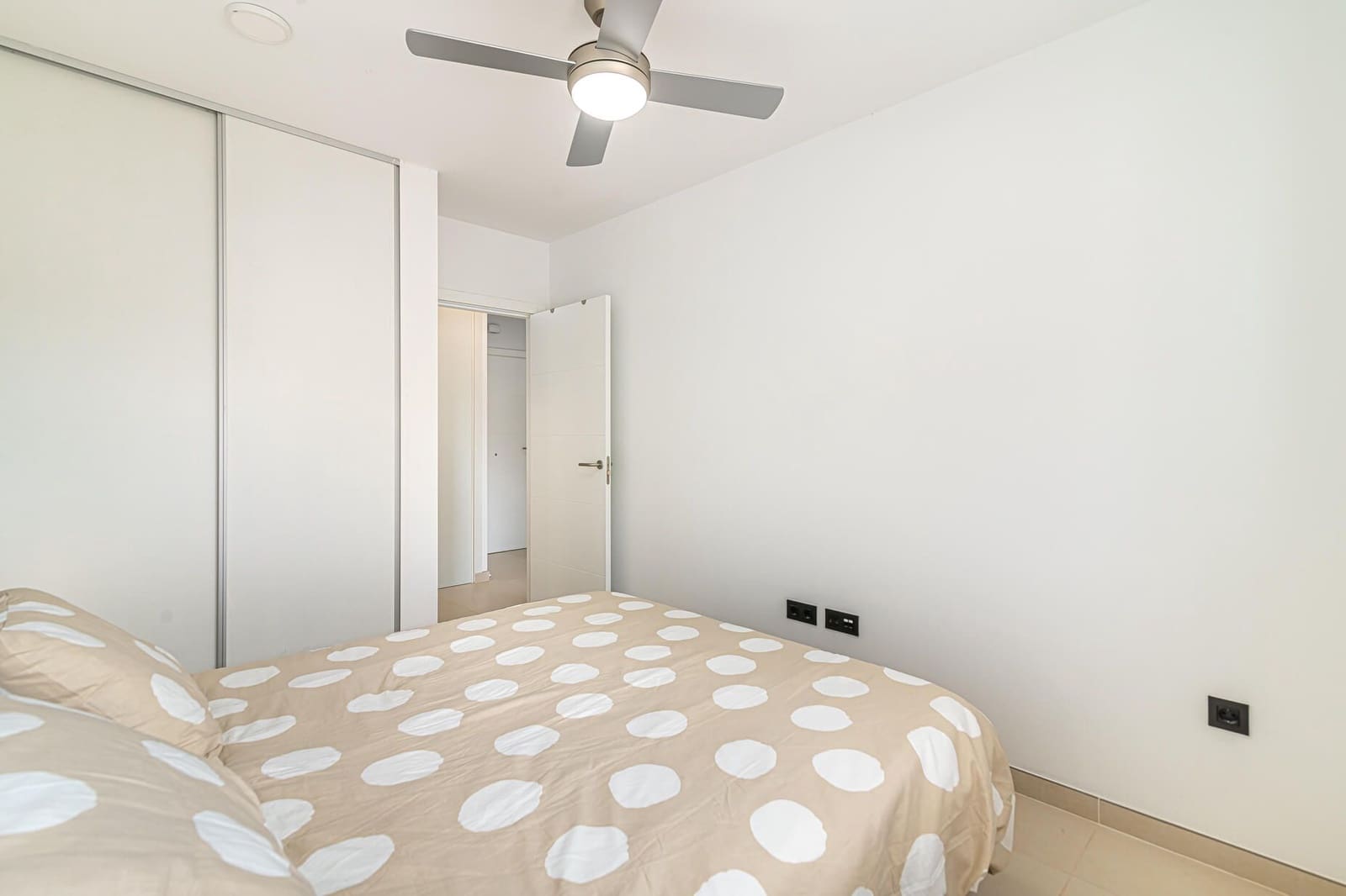 2 bedroom Flat for rent in Adeje with pool garage - € 1,200 (Ref: 8242328)