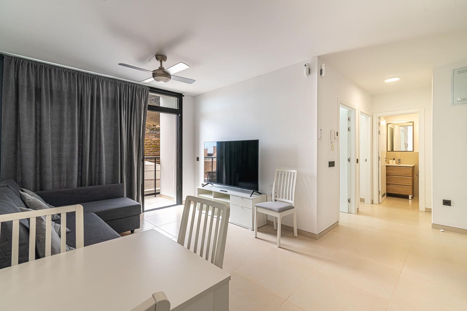 2 bedroom Flat for rent in Adeje with pool garage - € 1,200 (Ref: 8242328)