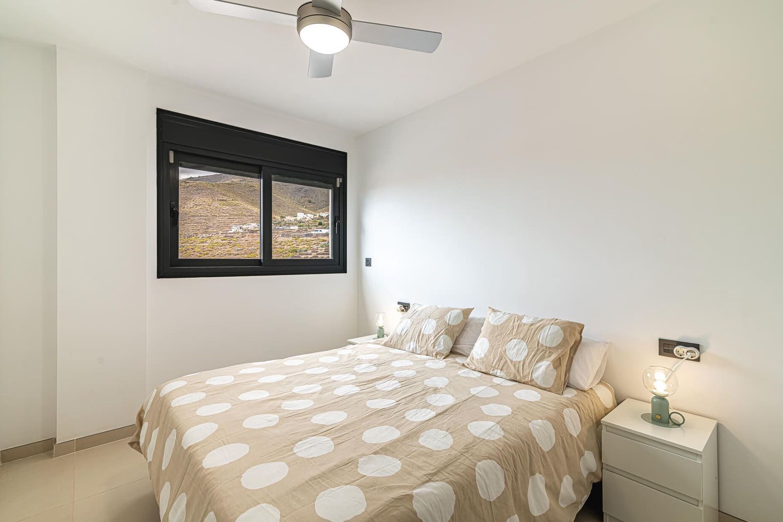 2 bedroom Flat for rent in Adeje with pool garage - € 1,200 (Ref: 8242328)