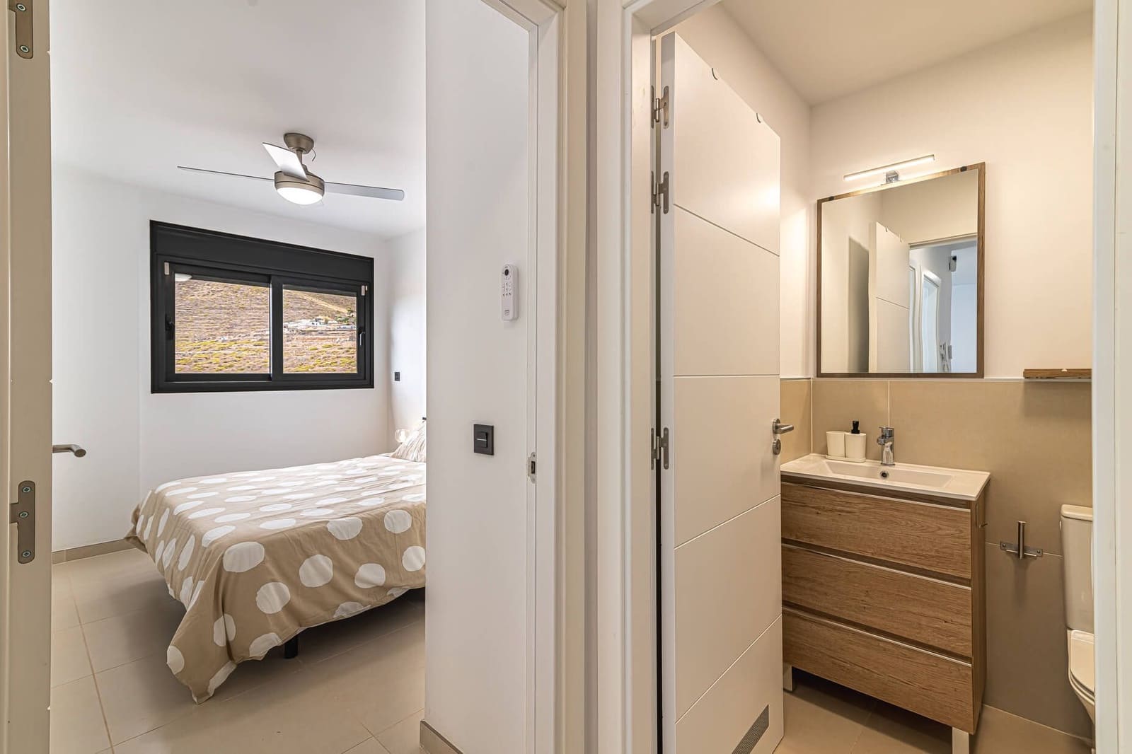 2 bedroom Flat for rent in Adeje with pool garage - € 1,200 (Ref: 8242328)