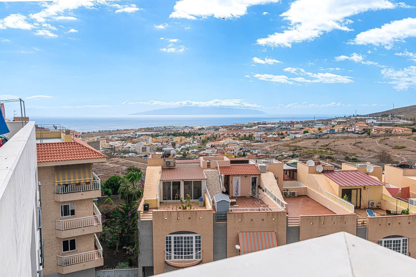 2 bedroom Flat for rent in Adeje with pool garage - € 1,200 (Ref: 8242328)