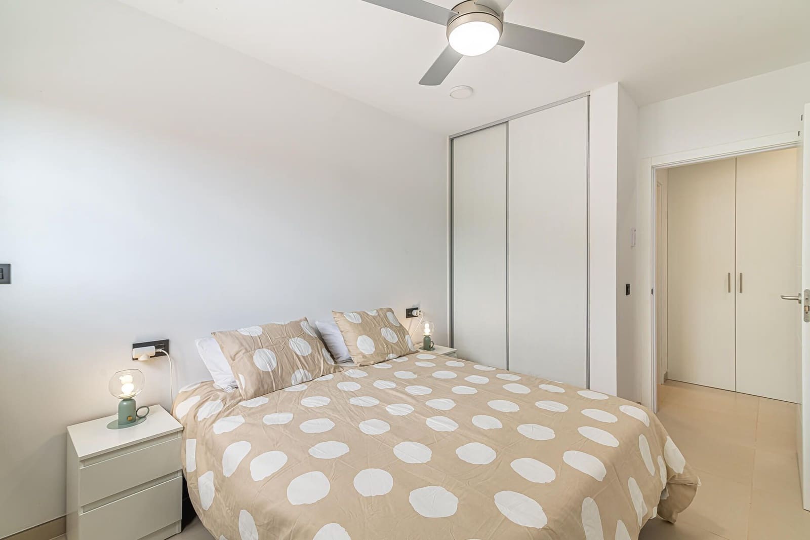 2 bedroom Flat for rent in Adeje with pool garage - € 1,200 (Ref: 8242328)