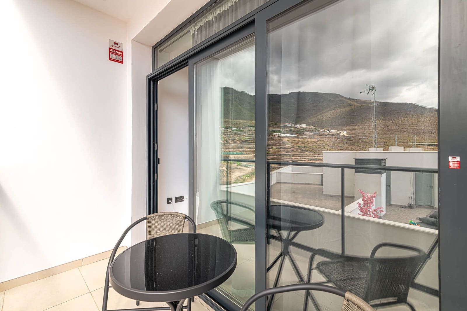 2 bedroom Flat for rent in Adeje with pool garage - € 1,200 (Ref: 8242328)