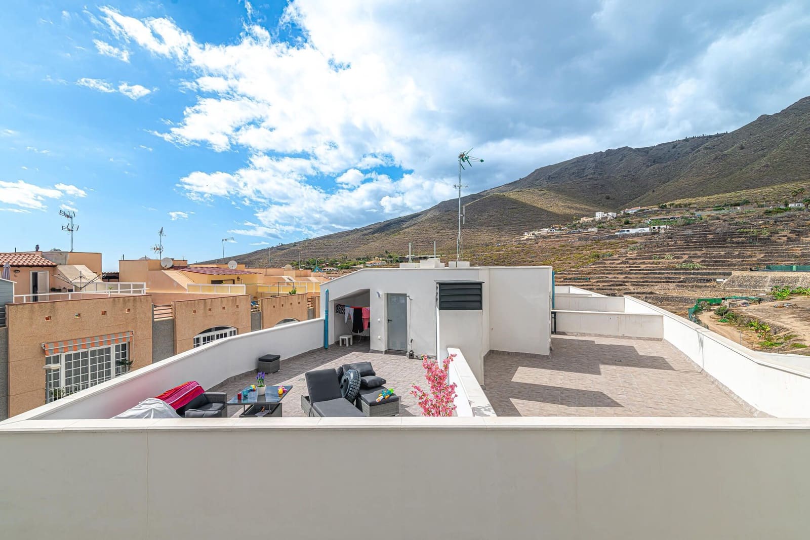 2 bedroom Flat for rent in Adeje with pool garage - € 1,200 (Ref: 8242328)