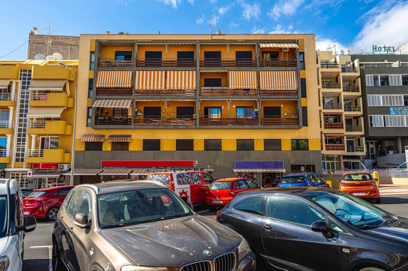 2 sypialnia Mieszkanie do wynajęcia w Los Cristianos z basenem garażem - 1 700 € (Ref: 8556528)