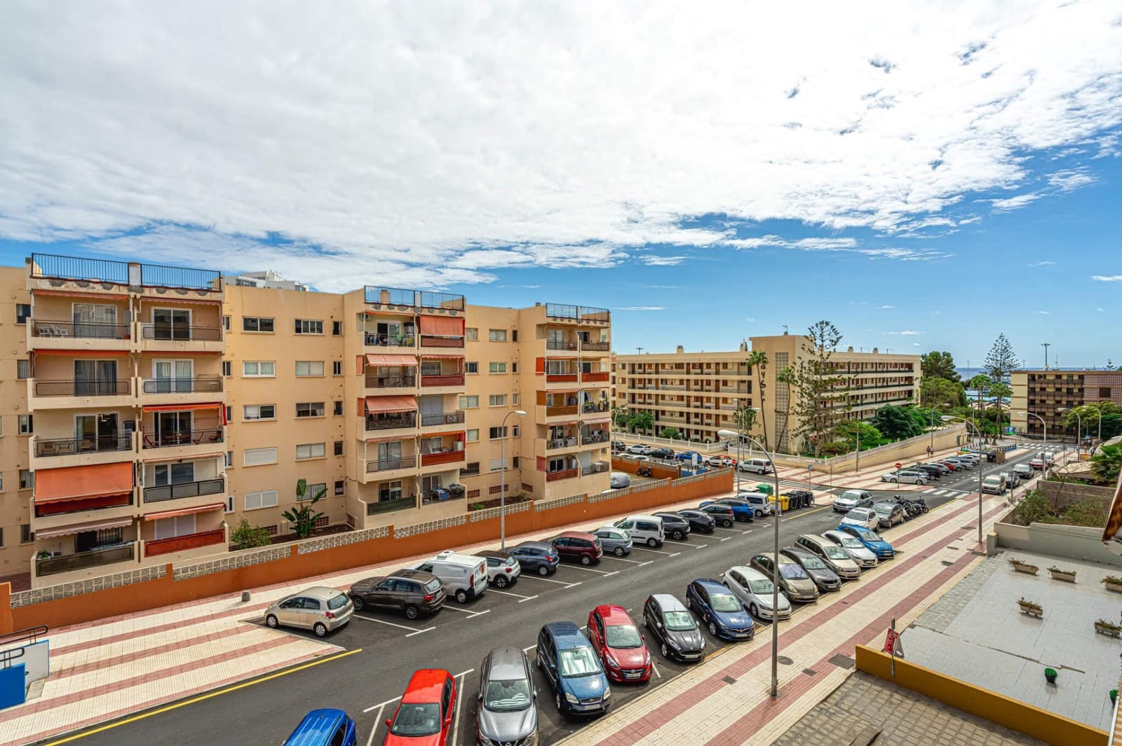 2 sypialnia Mieszkanie do wynajęcia w Los Cristianos z basenem garażem - 1 700 € (Ref: 8556528)