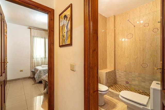 2 sypialnia Mieszkanie do wynajęcia w Los Cristianos, Arona z basenem garażem - 1 700 € (Ref: 8556528)