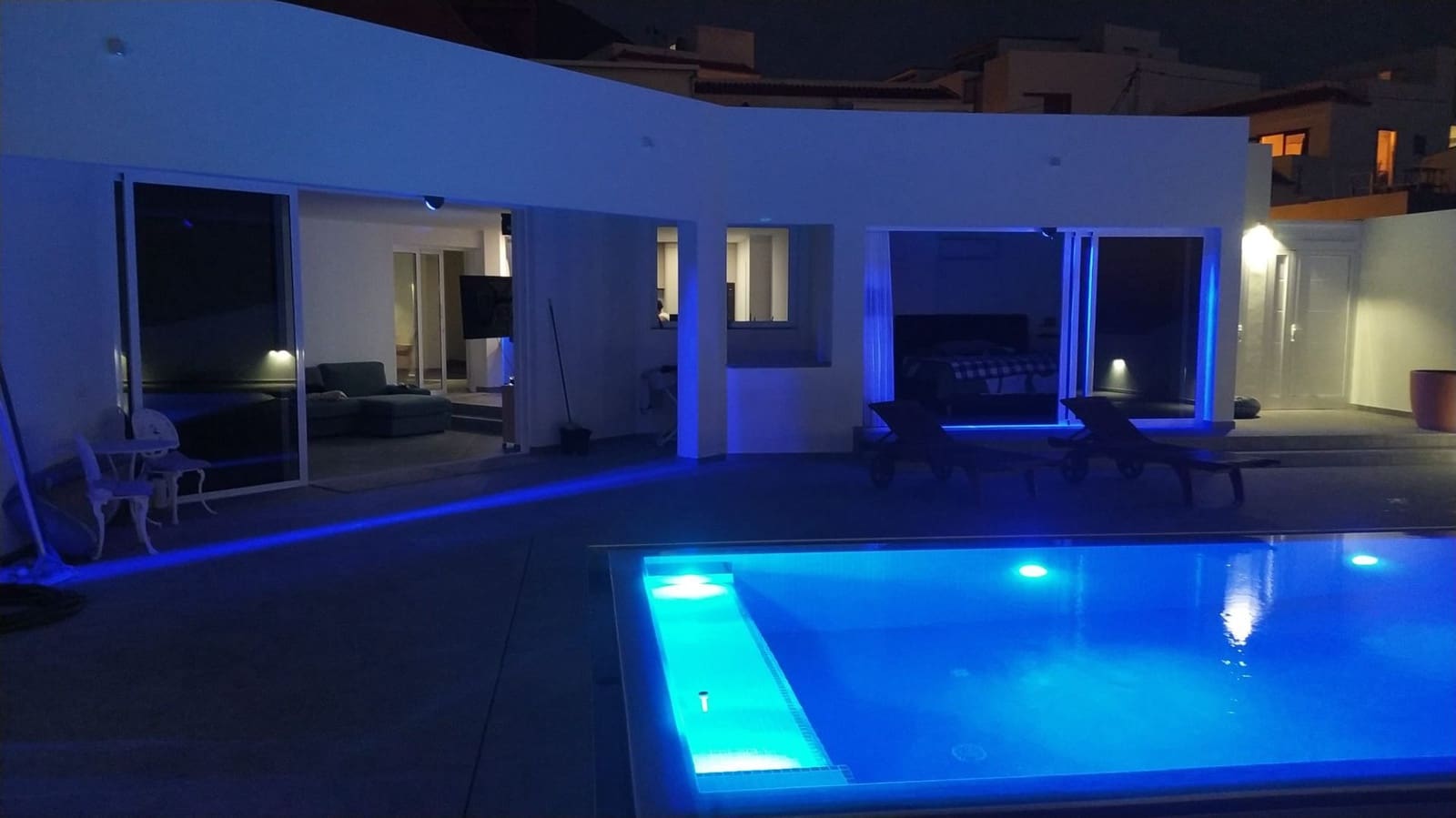 3 bedroom Villa for sale in Guia de Isora with pool garage - € 998,000 (Ref: 8670216)