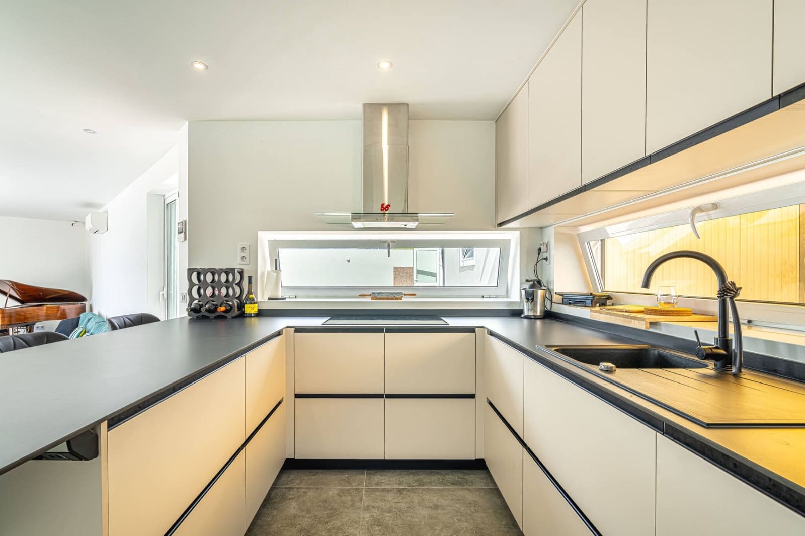 3 bedroom Villa for sale in Guia de Isora with pool garage - € 998,000 (Ref: 8670216)