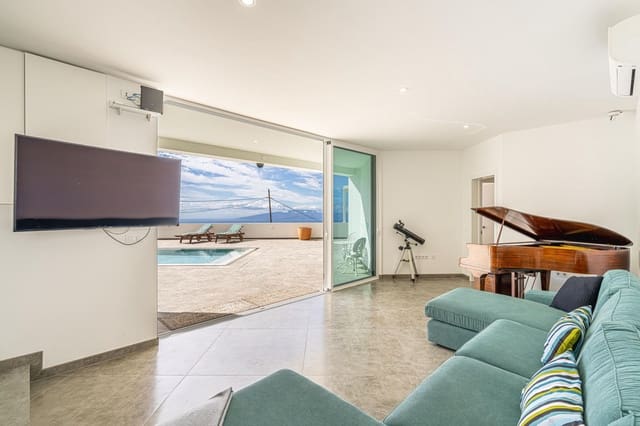 Chalet de 3 habitaciones en Guía de Isora en venta con piscina garaje - 998.000 € (Ref: 8670216)