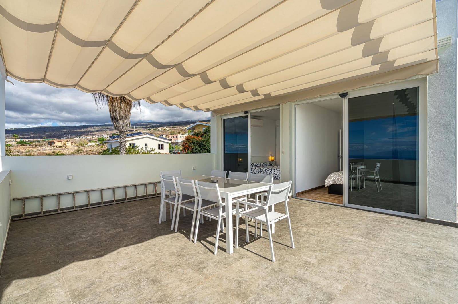 3 bedroom Villa for sale in Guia de Isora with pool garage - € 998,000 (Ref: 8670216)