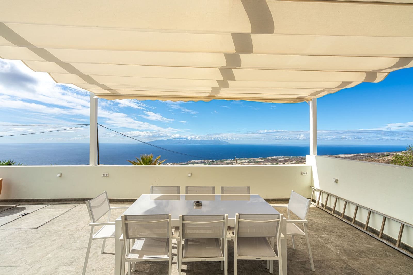 3 bedroom Villa for sale in Guia de Isora with pool garage - € 998,000 (Ref: 8670216)