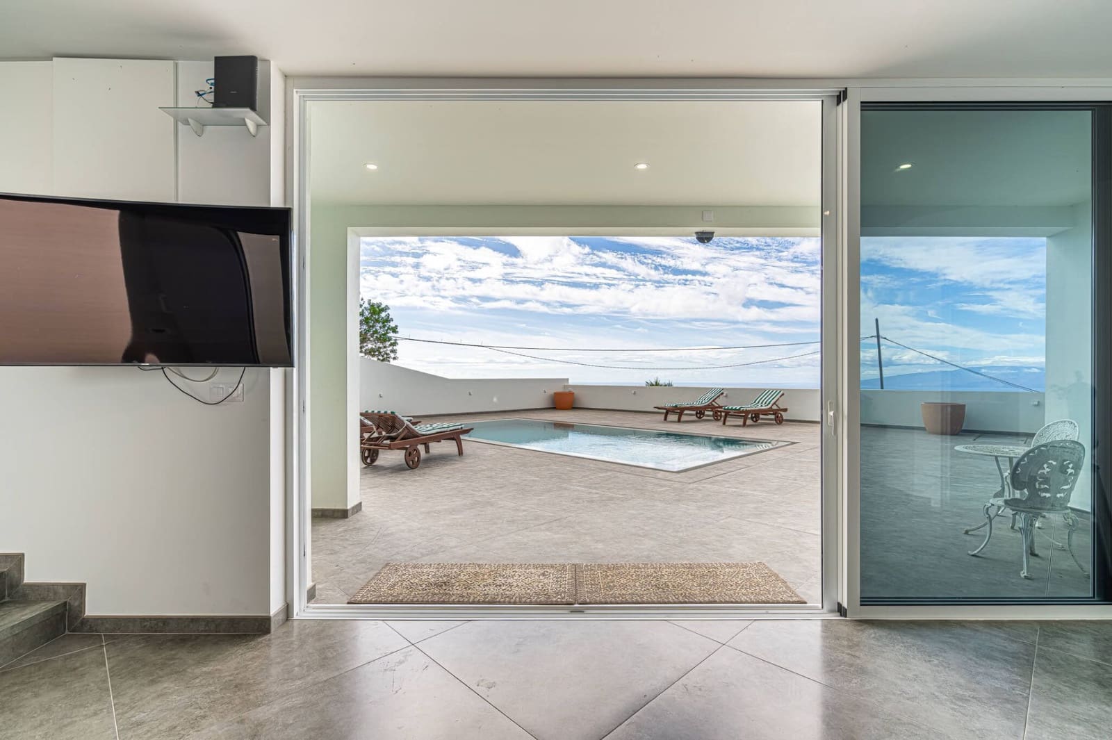 3 bedroom Villa for sale in Guia de Isora with pool garage - € 998,000 (Ref: 8670216)