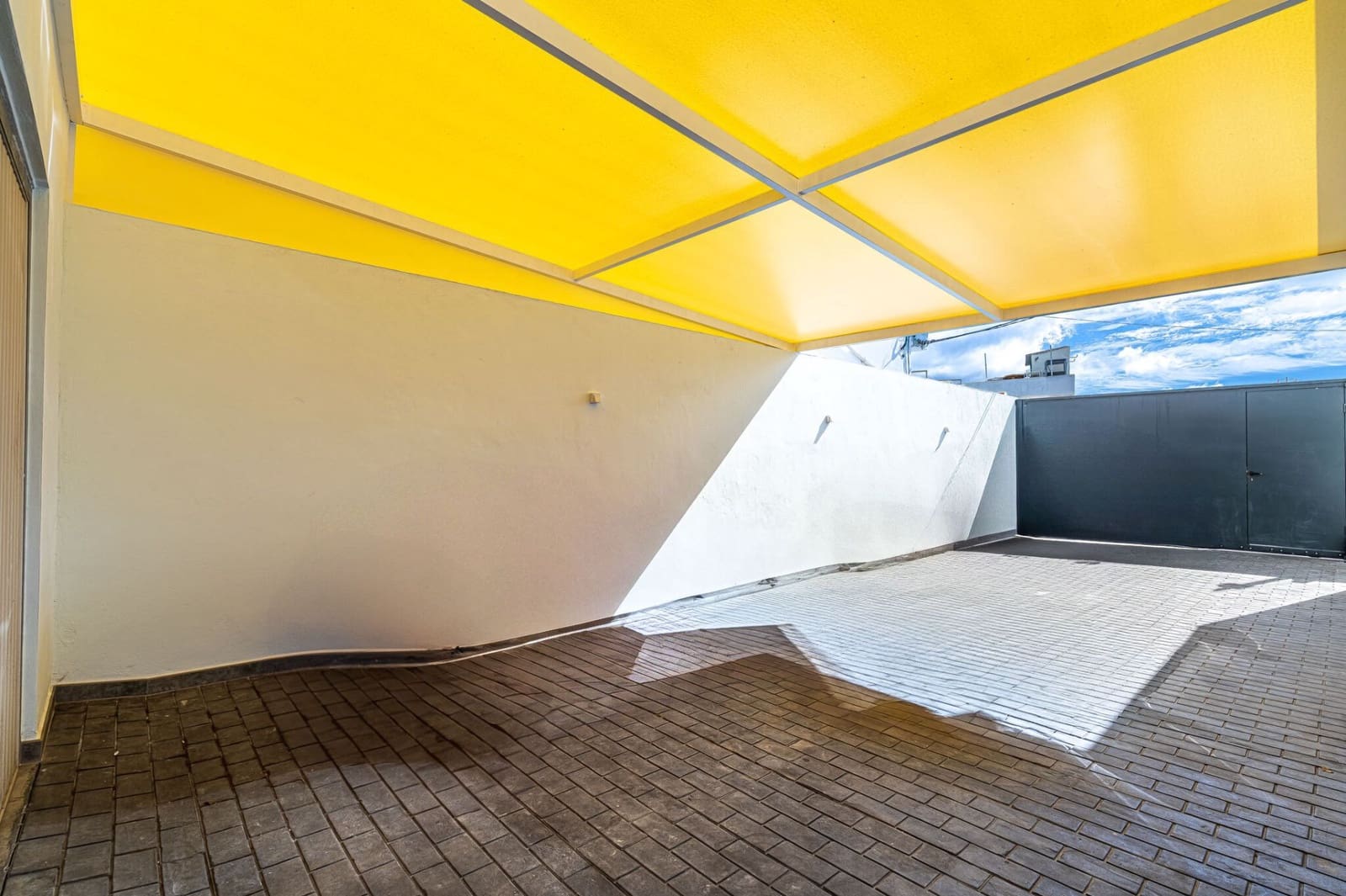 3 bedroom Villa for sale in Guia de Isora with pool garage - € 998,000 (Ref: 8670216)