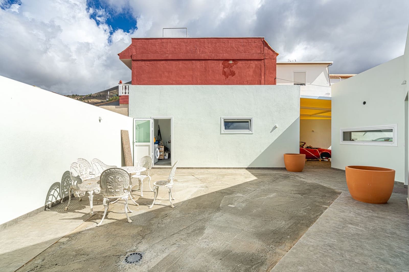 3 bedroom Villa for sale in Guia de Isora with pool garage - € 998,000 (Ref: 8670216)