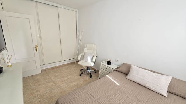 Appartement de 2 chambres à louer à Buzanada, Arona - 500 € (Ref: 8912604)