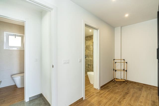 Chalet de 3 habitaciones en Guía de Isora en venta con piscina garaje - 998.000 € (Ref: 9004886)