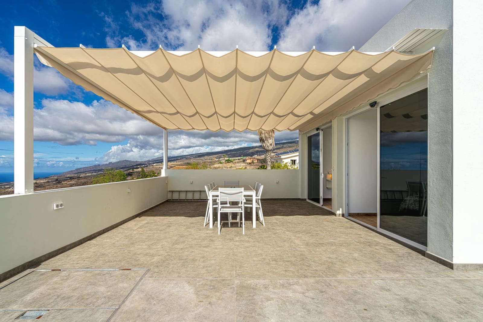 Chalet de 3 habitaciones en Guía de Isora en venta con piscina garaje - 998.000 € (Ref: 9004886)