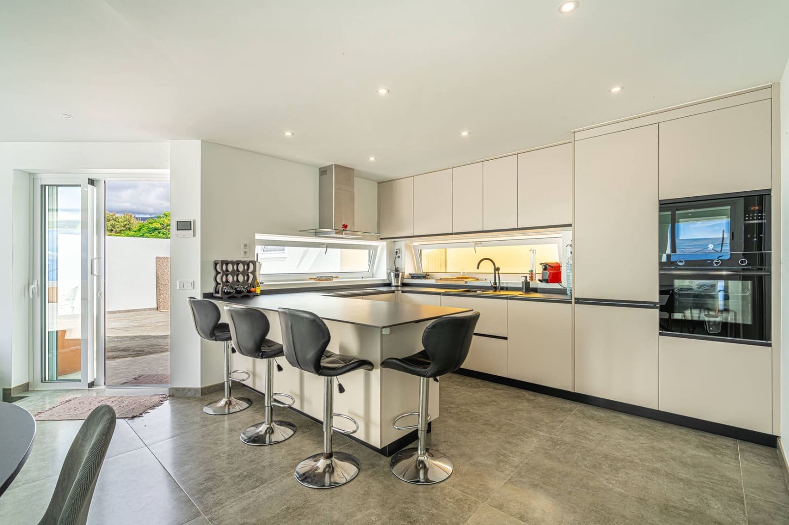 Chalet de 3 habitaciones en Guía de Isora en venta con piscina garaje - 998.000 € (Ref: 9004886)