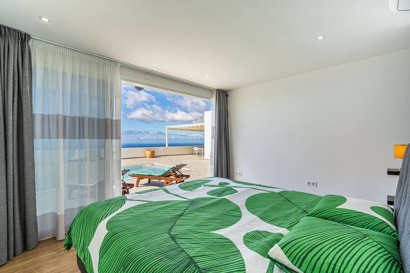 Chalet de 3 habitaciones en Guía de Isora en venta con piscina garaje - 998.000 € (Ref: 9004886)